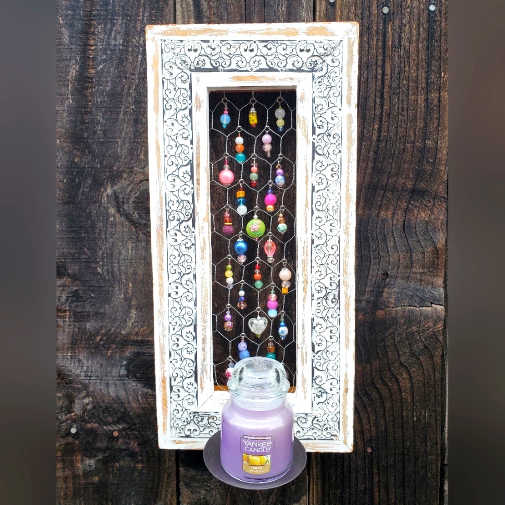 BOHO CHICKEN WIRE BEADED FRAME/WALL DECOR